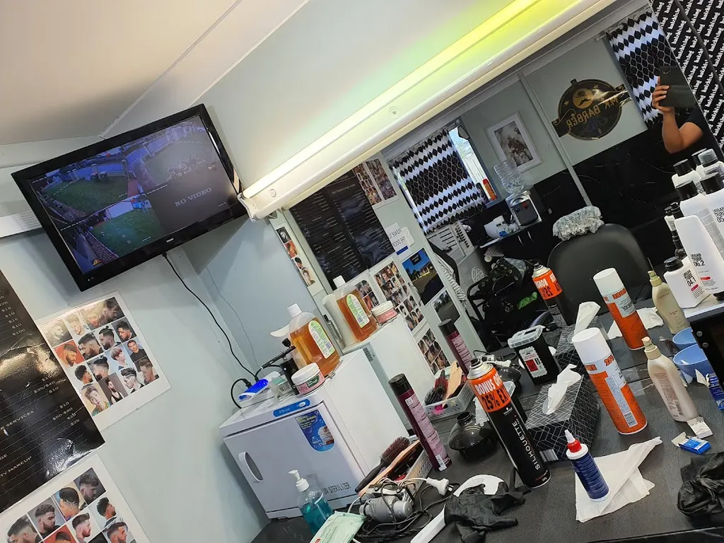 Indian hair dresser ( MADAN KUMAR)and beauty service — Hair salon in Underwood